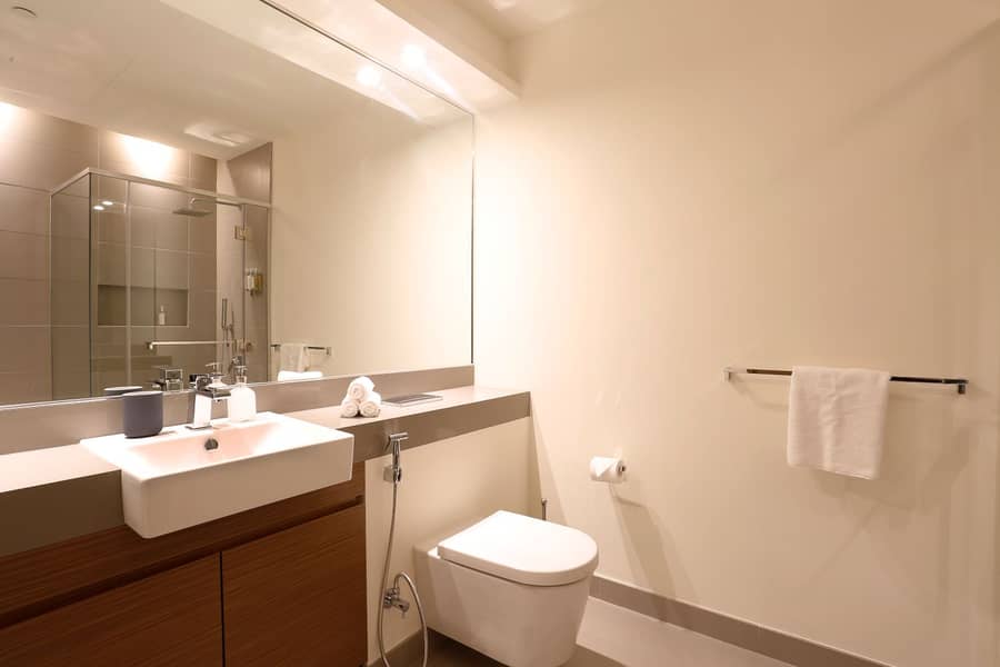 15 2nd bathroom . jpg