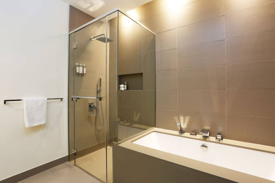 16 Bathroom . jpg