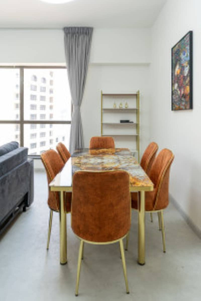 19 dining tabke. jpg