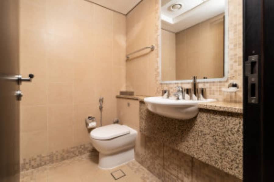 14 bathroom2. jpg