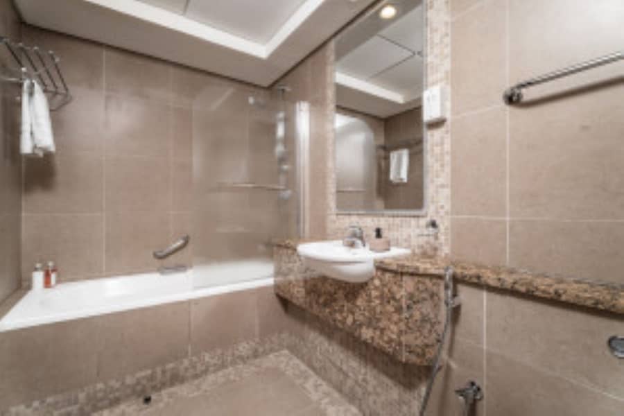 15 bathtub. jpg