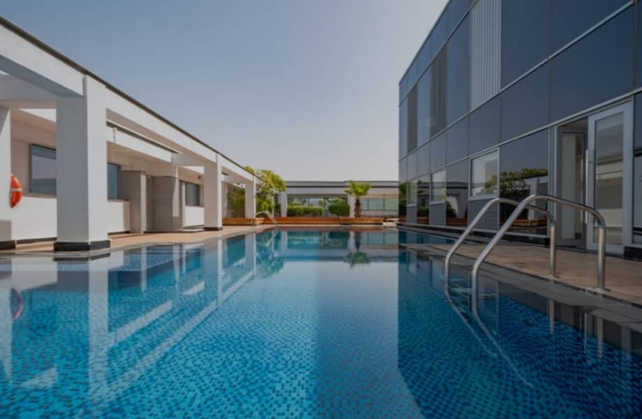 20 sky gardens pool . png