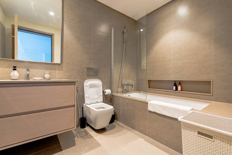 28 luxury bathroom . jpg