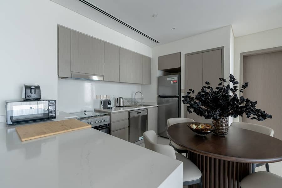 12 kitchen . jpg