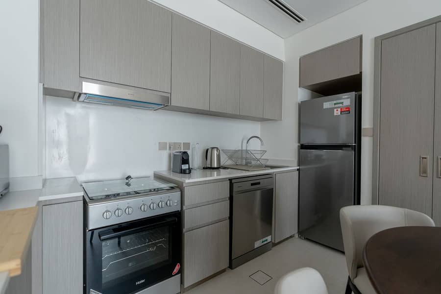14 kitchen area . jpg