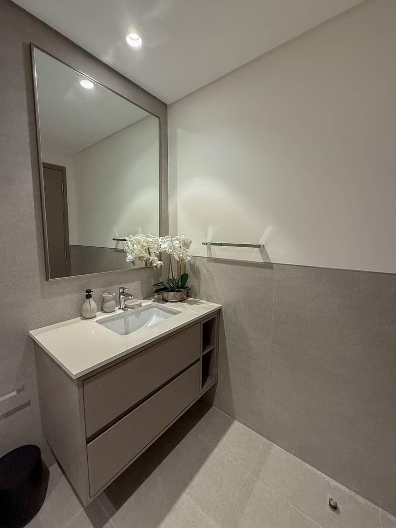 21 bathroom . jpg
