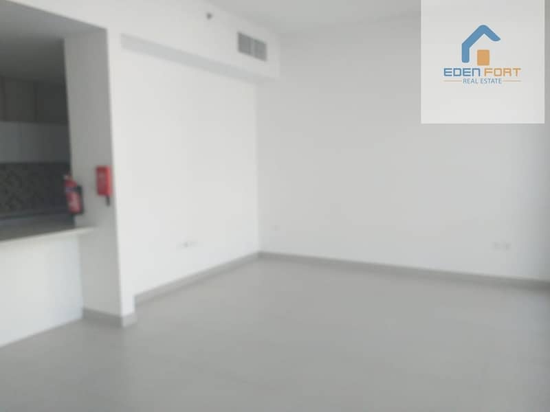 Unique & Huge 1BHK Golf Course View in Ice Hockey Tower Unique & Huge 1BHK Golf Course View in Ice Hockey Tower