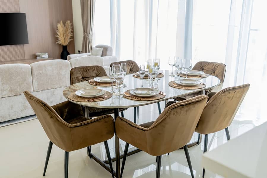 23 dining table 1. jpg