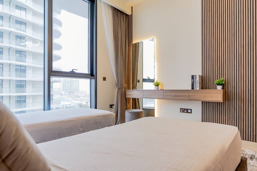 54 twin bed with the view . jpg