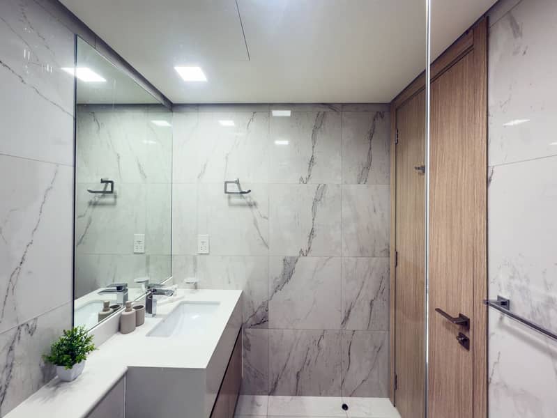 61 2nd bathroom . jpg