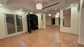 اقتنص الفرصة فيلا كبيرة 4 غرف نوم + غرفة خادمة | مدخل خاص | مسبح مشترك | صيانة ممتازة | موقف سيارات | موقع مميز