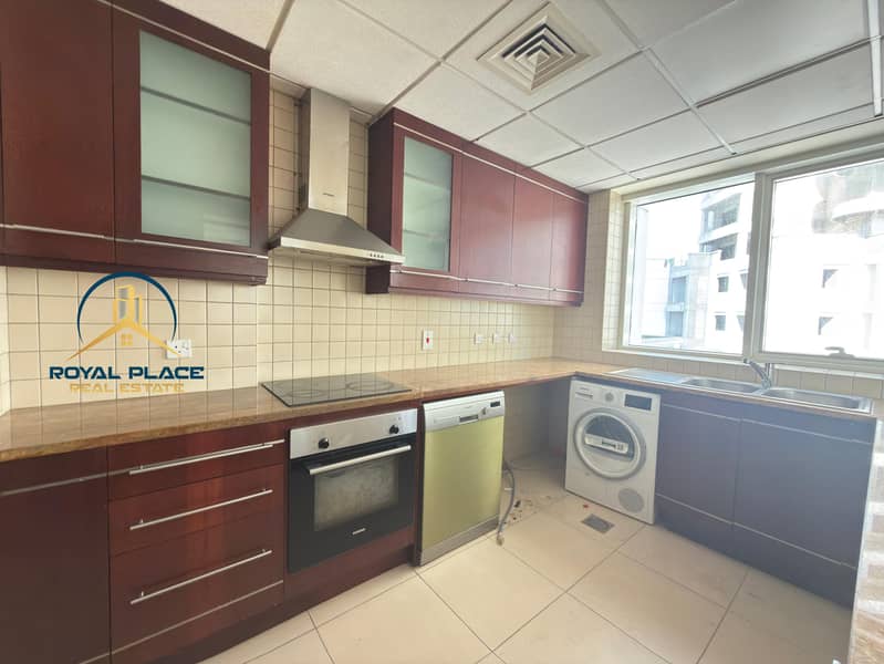 Spacious 2BHK in Binhendi Tower | Prime Mankhool