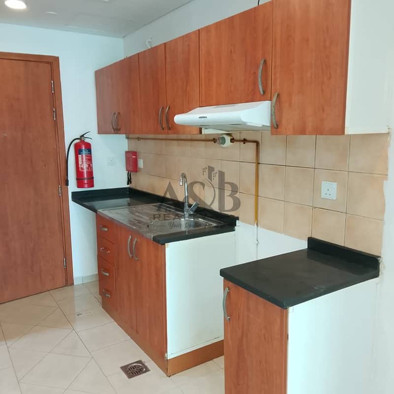 SPACIOUS | HIGH FLOOR | LAKE VIEW