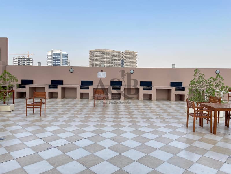 SPACIOUS | HIGH FLOOR | LAKE VIEW - Image 8