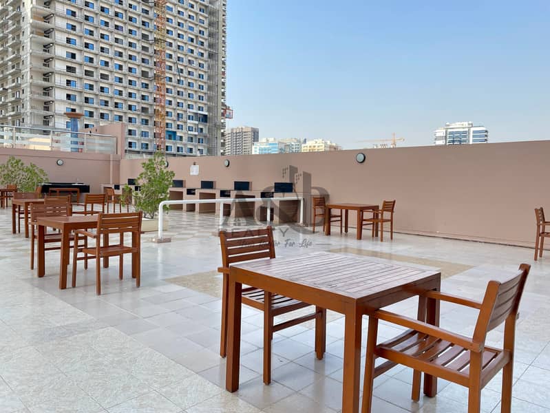 SPACIOUS | HIGH FLOOR | LAKE VIEW - Image 9