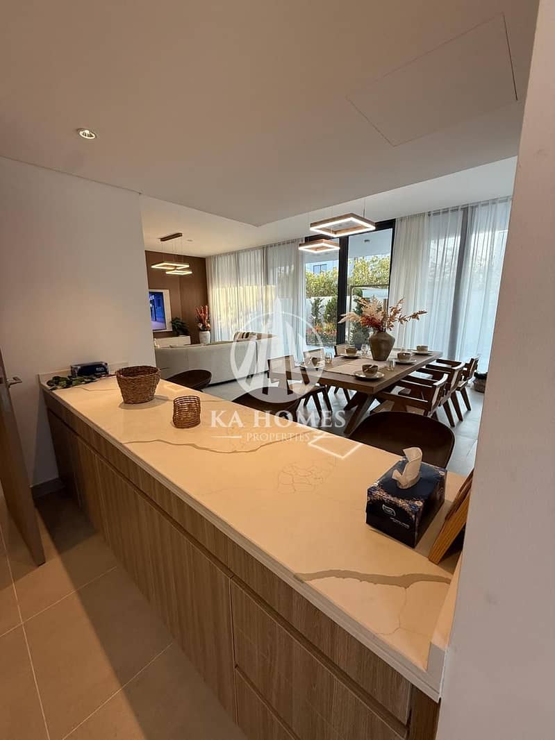 Ready-to-move-in villa - Registration fee discount - Golden residency - Freehold ownership - Easy installments for 4 years - Image 5