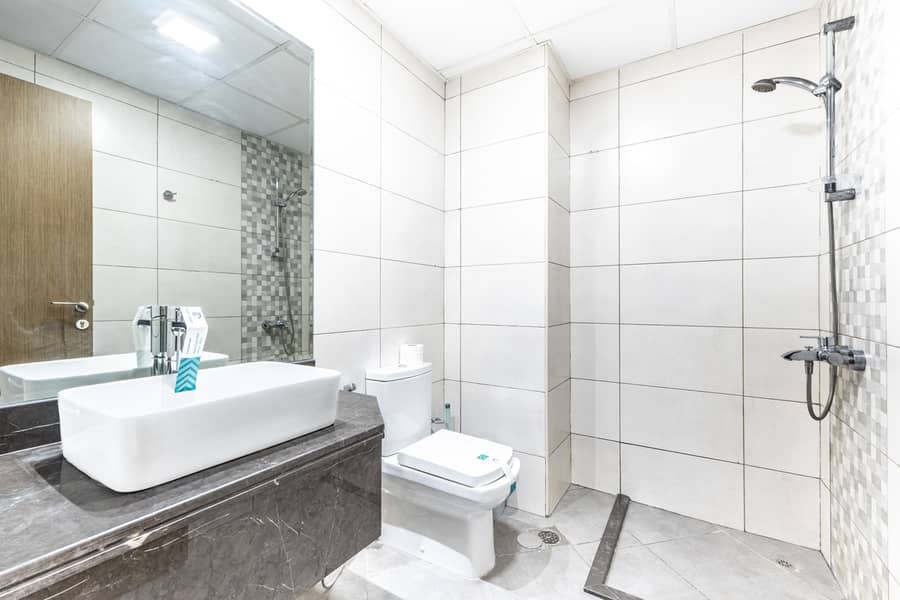6 Washroom. jpg