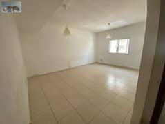 ارخص غرفتين وصاله مساحه واسعه جدا اطلاله مفتوحه علي بعد دقائق علي شارع محمد بن زايد وقريبه من جميع الخدمات