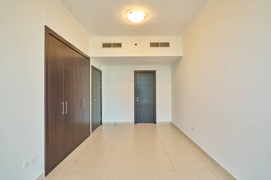 Vacant | Corner Marina View| Available! - Image 9