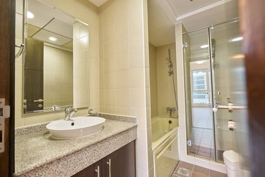 Vacant | Corner Marina View| Available! - Image 11