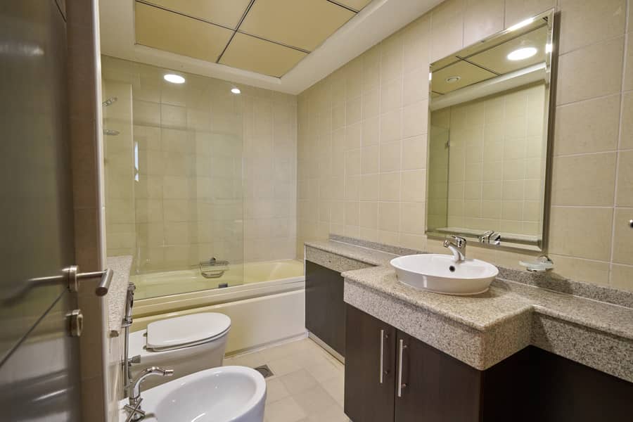 Vacant | Corner Marina View| Available! - Image 12