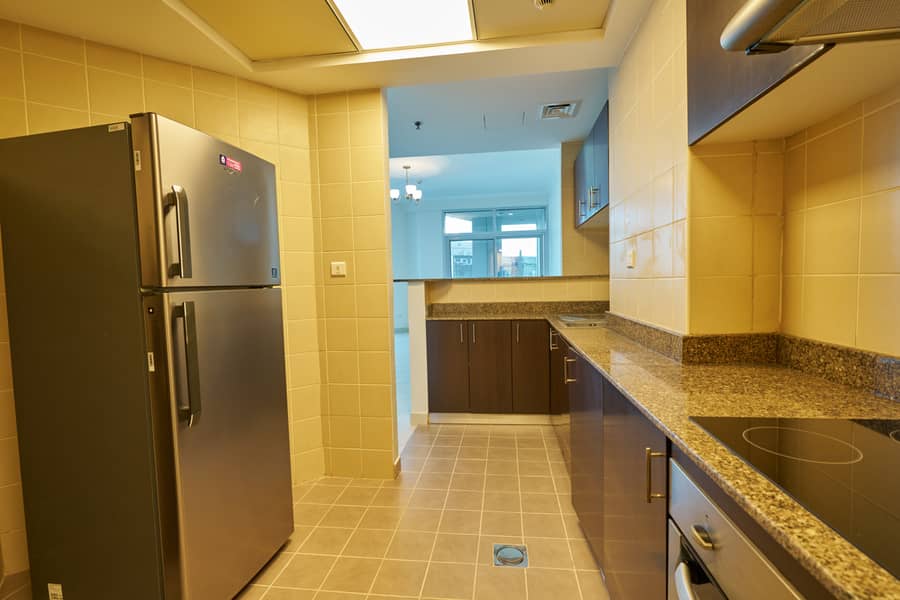 Vacant | Corner Marina View| Available! - Image 15