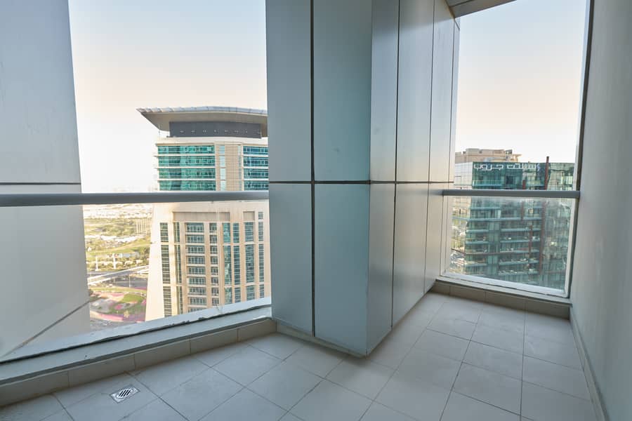 Vacant | Corner Marina View| Available! - Image 16