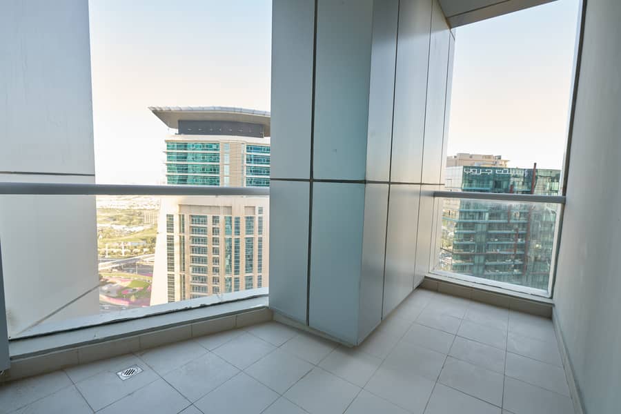 Vacant | Corner Marina View| Available! - Image 17