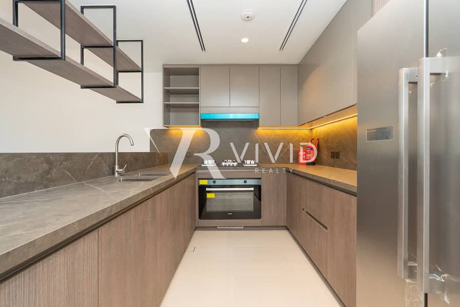 Single Row | Kitchen Equipped | Garage Door - Image 3