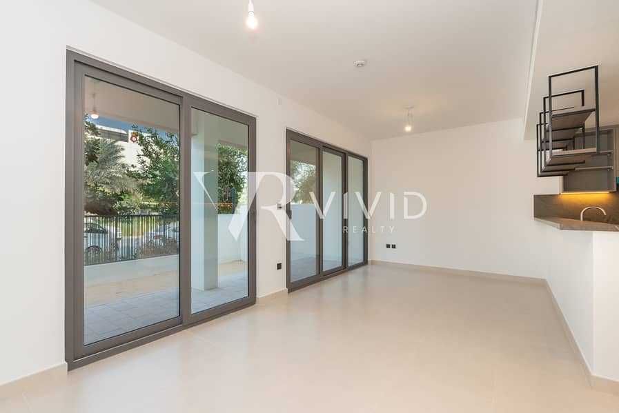 Single Row | Kitchen Equipped | Garage Door - Image 6