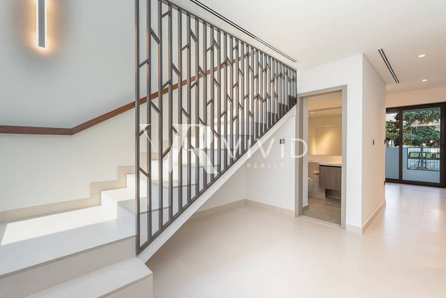 Single Row | Kitchen Equipped | Garage Door - Image 8