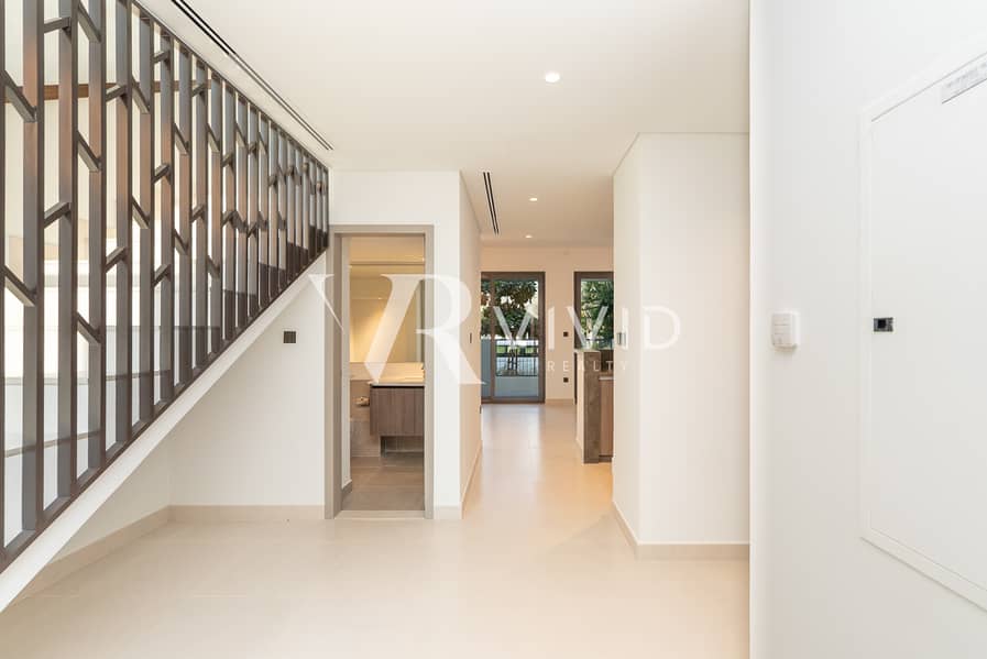 Single Row | Kitchen Equipped | Garage Door - Image 9