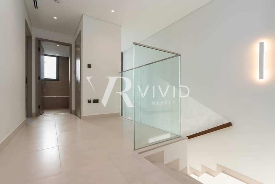 Single Row | Kitchen Equipped | Garage Door - Image 10