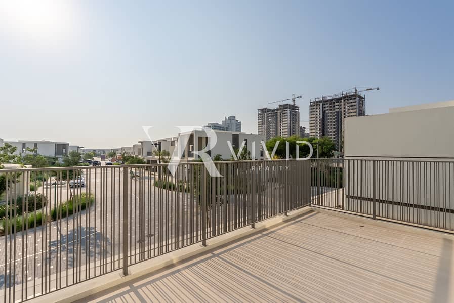 Single Row | Kitchen Equipped | Garage Door - Image 17