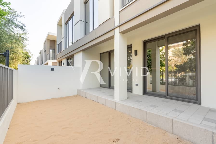 Single Row | Kitchen Equipped | Garage Door - Image 21