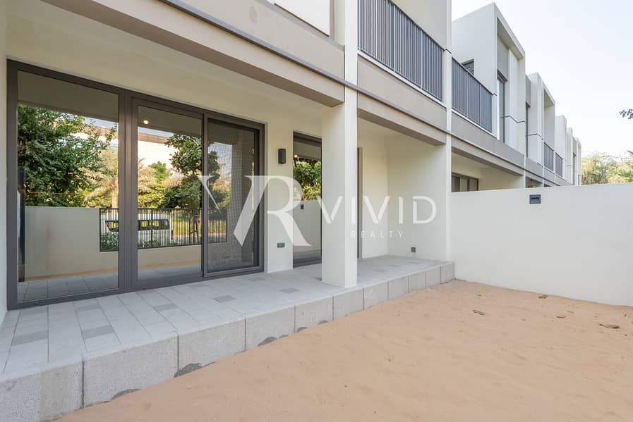 Single Row | Kitchen Equipped | Garage Door - Image 22