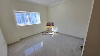 شقة مجاز 2، 3 غرف وصالة مع بلكونة، 3 حمامات، غرفة ماستر، غرفة غسيل أو ستور، خزن بالحائط، موفرة للتكييف، مساحات راقية، باركينغ متاح. السعر 57,000.