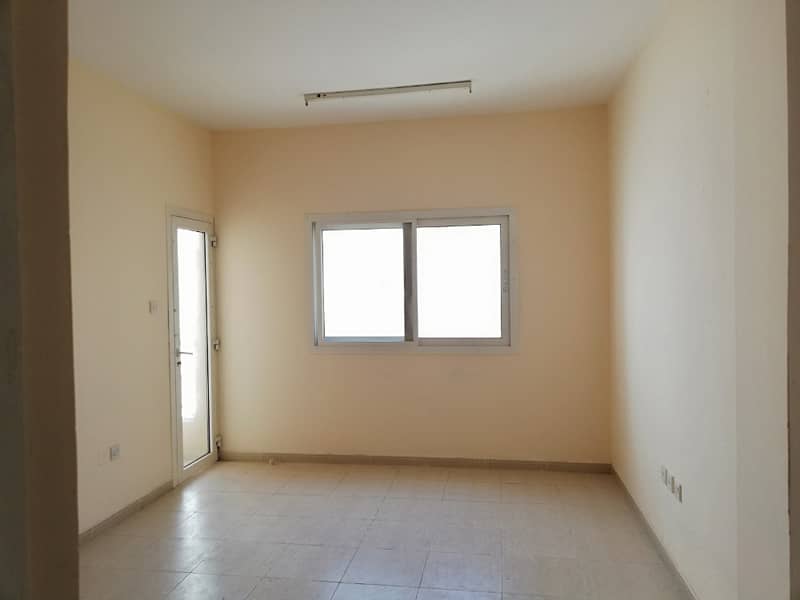شقة في مويلح 1 غرف 22000 درهم - 4348685