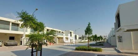 شقة واسعة بتصميم مميز، سعرها 2 مليون راند، مفروشة بالكامل، تقع في موقع متميز، مناسبة للسكن والاستثمار، وسعرها أقل من سعر السوق.