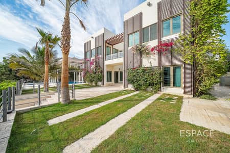 6 Bedroom Villa for Rent in Palm Jumeirah, Dubai - Upgraded Grand Courtyard | Skyline Views 6 Bedroom Villa for Rent in Palm Jumeirah, Dubai - Upgraded Grand Courtyard | Skyline Views