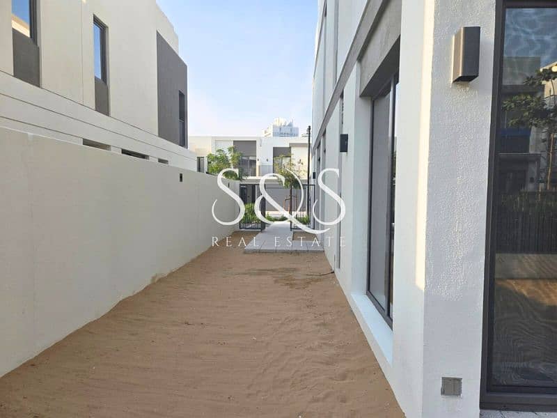 5BR+Study | Upgraded Unit | Solar Panels Installed - Image 17