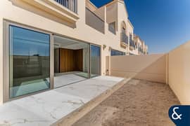 Vacant | Single Row | Open Plan | Brand New