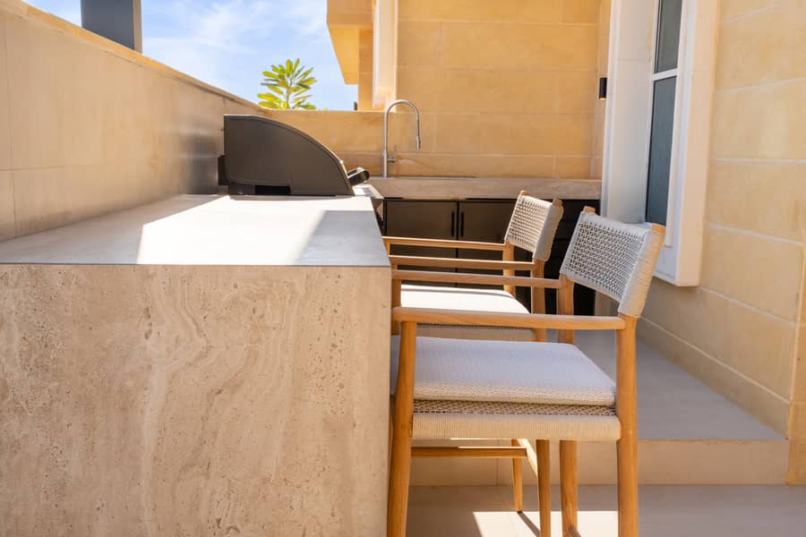 16 Balcony 1. jpg