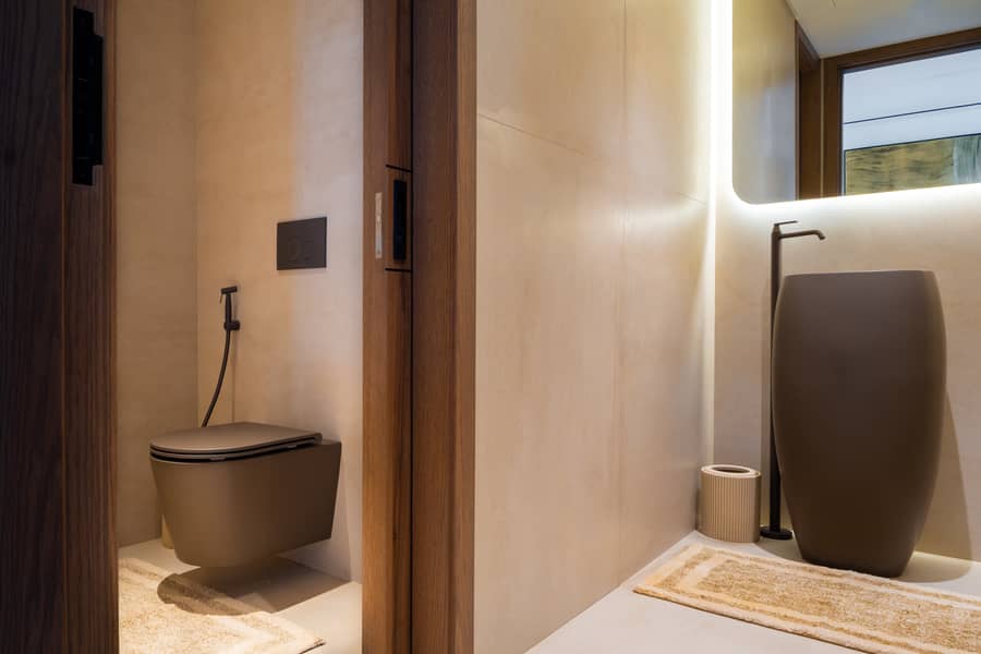 17 Bathroom 2. jpg