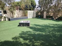 حديقة واسعة وجميلة، مفروشة، في مجتمع هادئ.