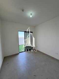 شقه جميله و نظيفه في الغدير المرحله 2 / زاويه / على الشارع / حوش خاص / ارضي