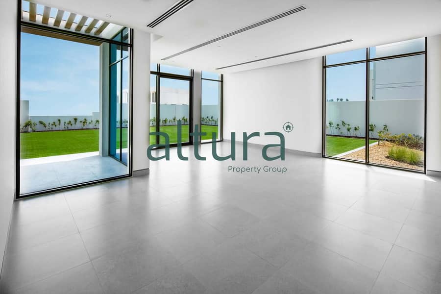 V4 Executive | Great Value Deal | Handed Over - Image 5