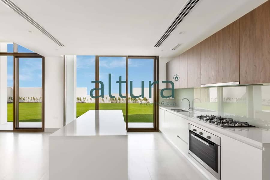 V4 Executive | Great Value Deal | Handed Over - Image 12