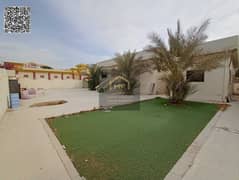 فيلا للبيع بالروضة 2 موقع مميز تملك حر لجميع الجنسيات مساحه الارض 10000 قدم طابق واحد يتكون من 4 غرف وصاله و3 حمام ومطبخ وبها ملحق عباره عن غرفتين وا