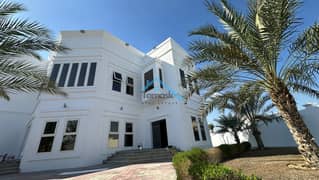 للايجار فيلا طابقين فى المزهر 3 تتكون من 6 غرف وملحق وصاله ومجلس وباركن مغطى وحديقه كبيره مزروعه